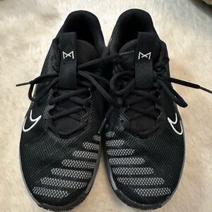 Women’s Nike Metcon 8 shoes- black